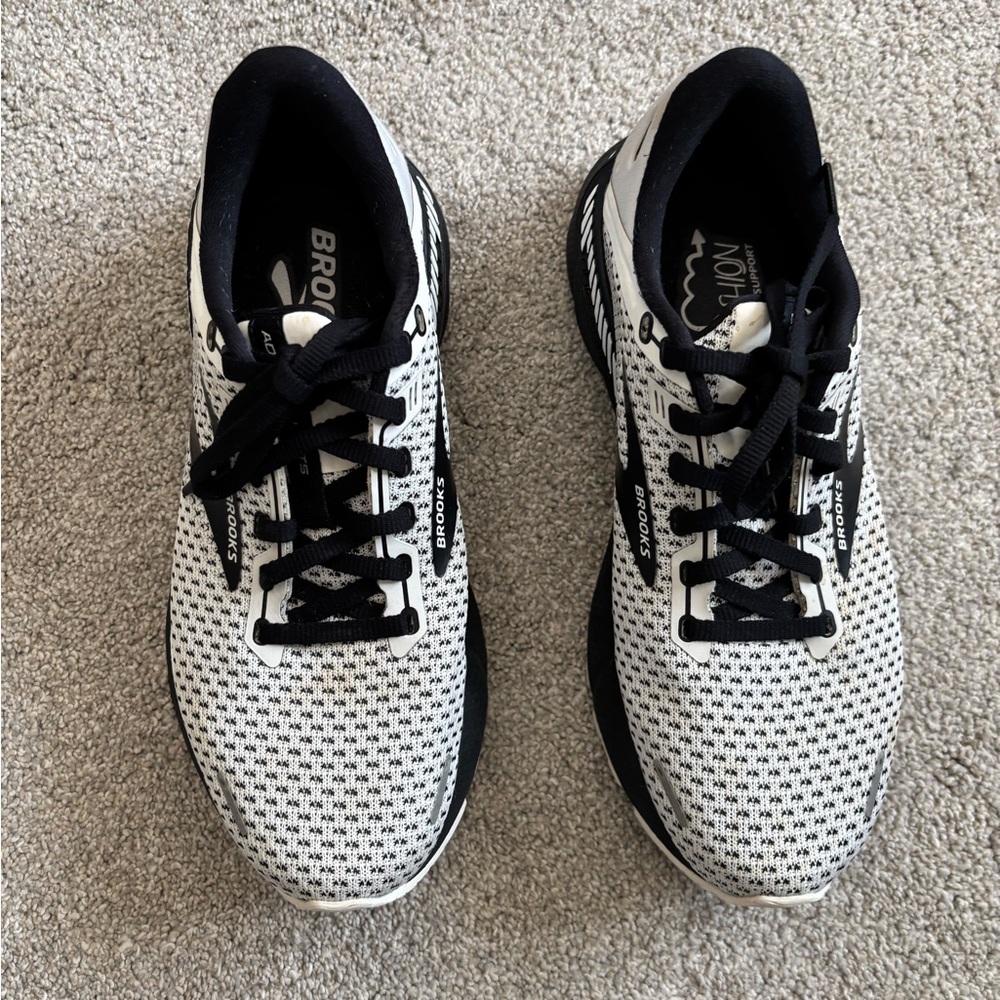 Women’s Brooks Adrenaline GTS size 8